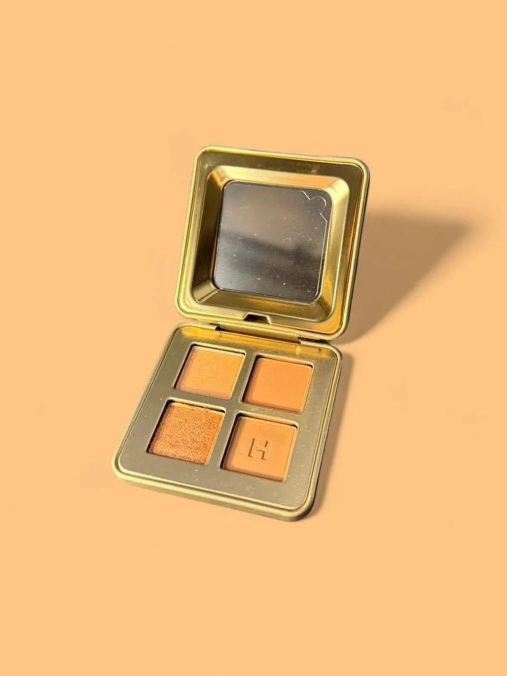 Hourglass Curator Eyeshadow Quad Palette in Futurist